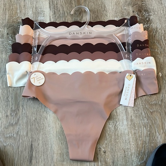 NWT 7 pack danskin thong undies size large - Picture 1 of 3